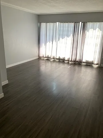 3 bed, 1.0 bath, 952 sqft, $2,200 — Photo 3