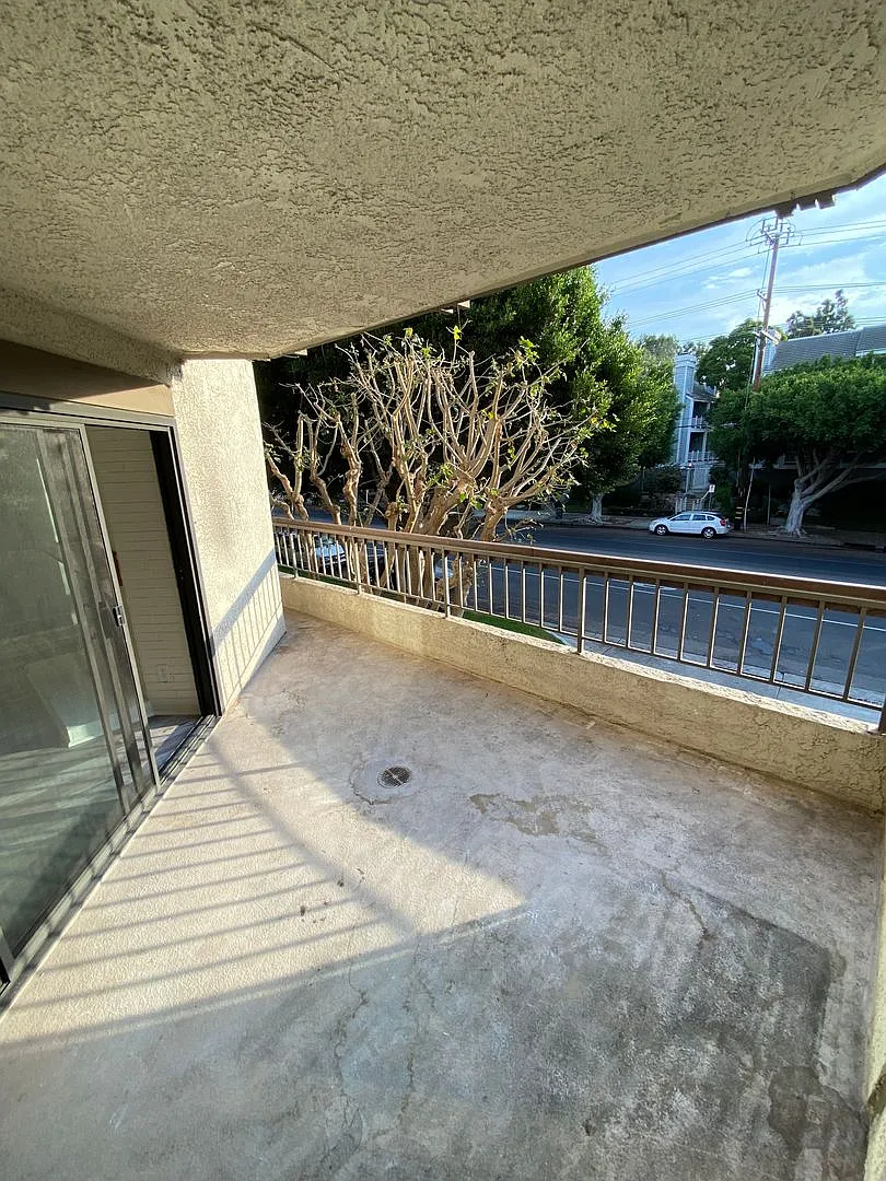 Spacious Renovated 1-Bedroom at Villas del Rey — Photo 4