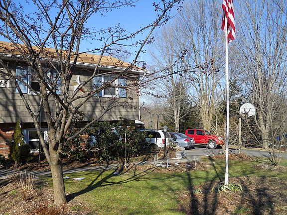 3rd image of 21 Heselton Dr