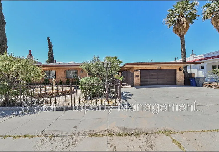 3030 Aurora Ave — Photo 2