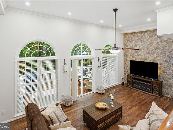 4th image of 4505 Monmouth St
