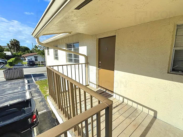 215 NW 25th St #6 — Photo 3