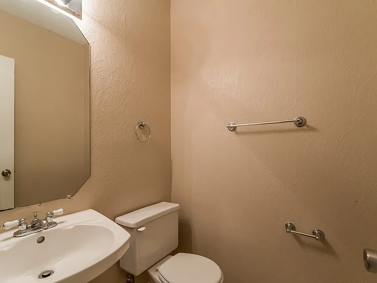 36 Stonehaven Dr — Photo 8
