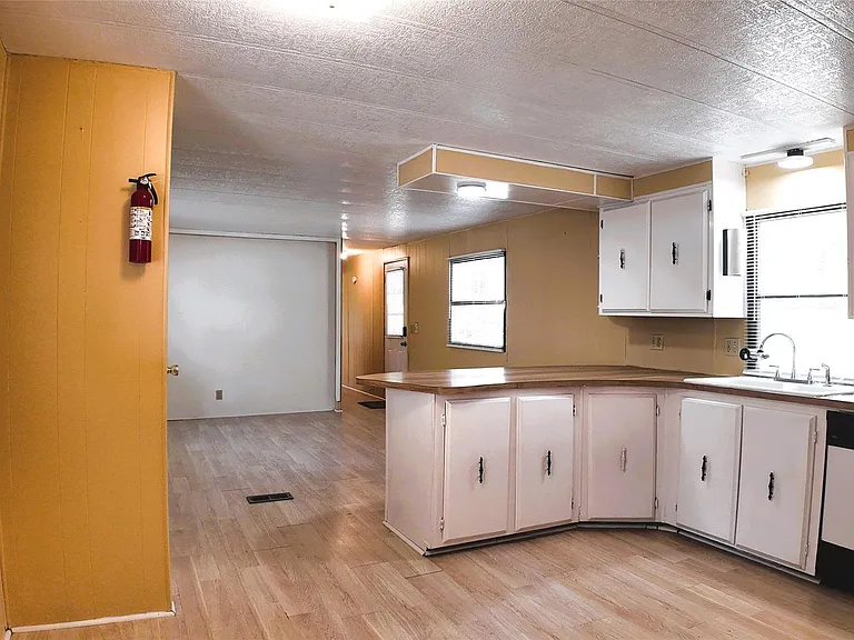 251 Oakdale Dr — Photo 11