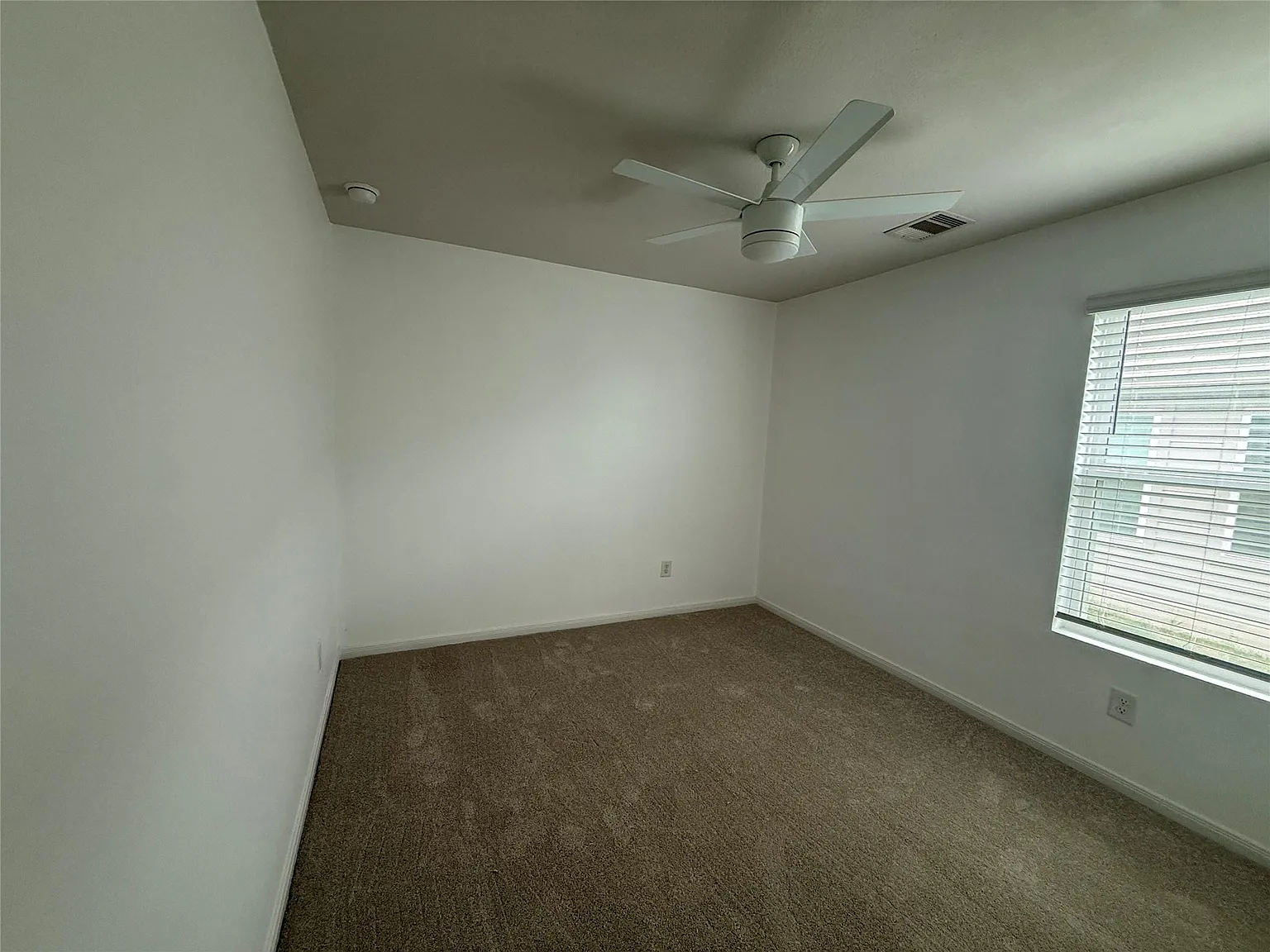 4 bed, 2.0 bath, 1680 sqft, $2,000 — Photo 4