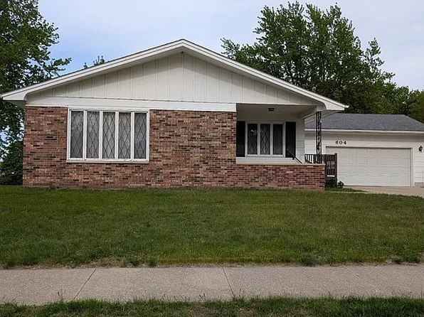 604 Hildreth St, Charles City, IA 50616