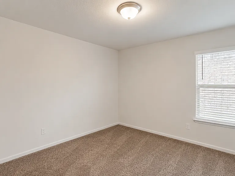 8915 Hidden Oaks Dr — Photo 12