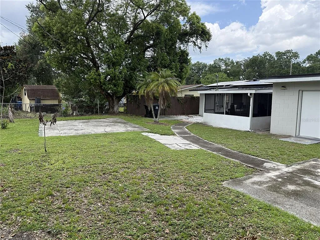 3 bed, 2.0 bath, 1024 sqft, $2,000 — Photo 4