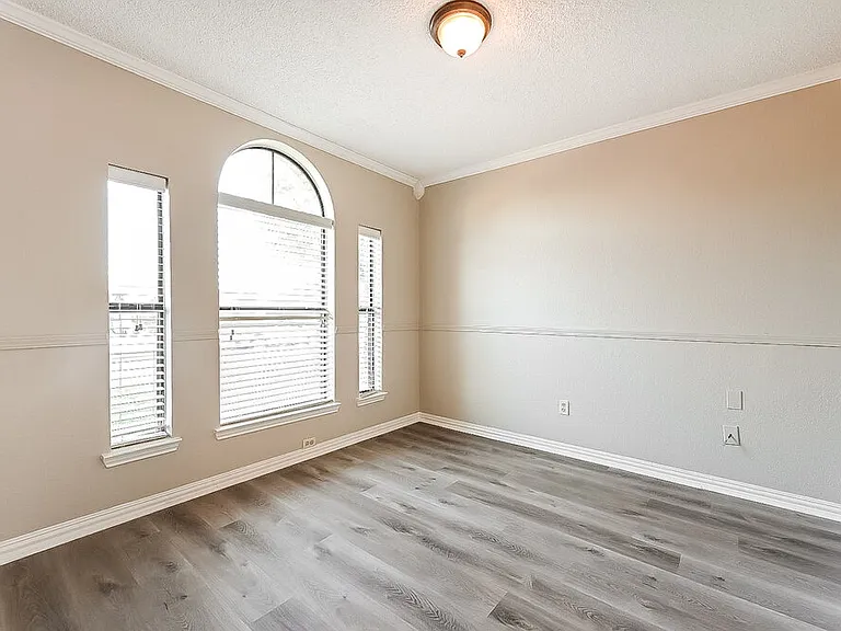 1411 Sandalwood Dr — Photo 16