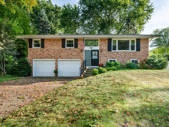 1998 S Cedar Trl, Stevensville, MI 49127