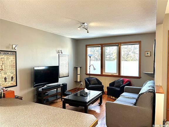 4th image of 325 20th St E