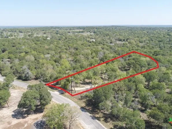 143 Flash Cir, Luling, TX 78648