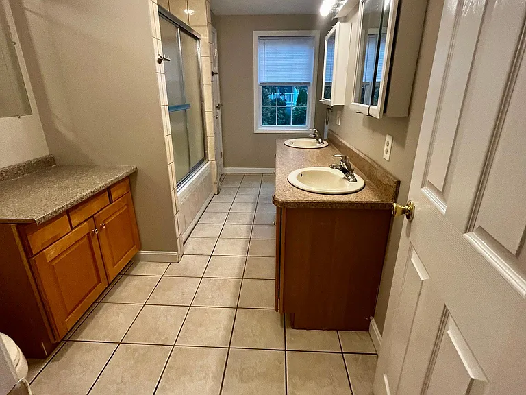 2nd floor bathroom with laundry