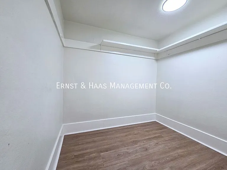 1027 1/2 E Ocean Blvd — Photo 9