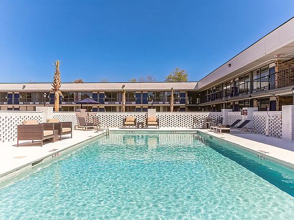 5th image of 1660 Ribaut Rd #214