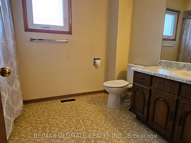 1282 Dexter Cres #MAIN FLOOR — Photo 20