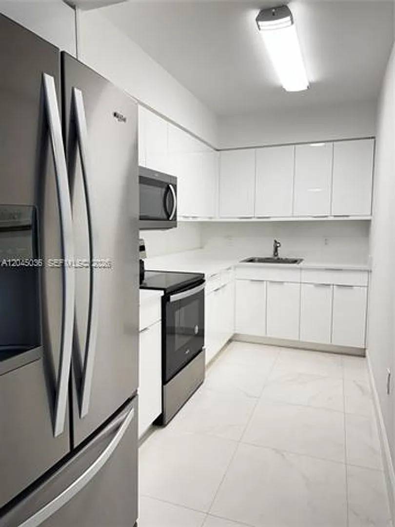 800 Claughton Island Dr cu-502, Miami, FL 33131 — Photo 1
