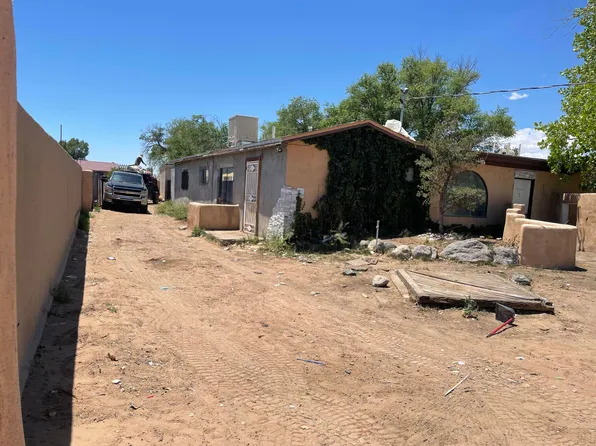 2136 Raymac Rd SW, Albuquerque, NM 87105