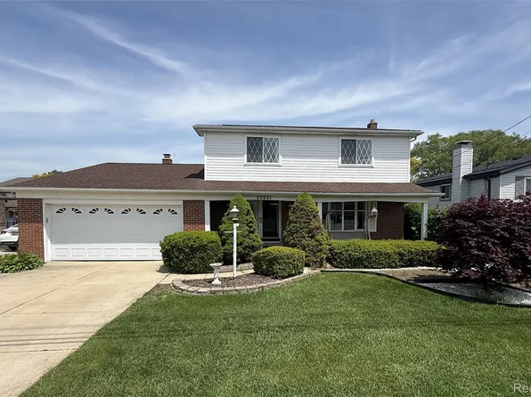 29531 N Seaway Ct, Harrison Township, MI 48045