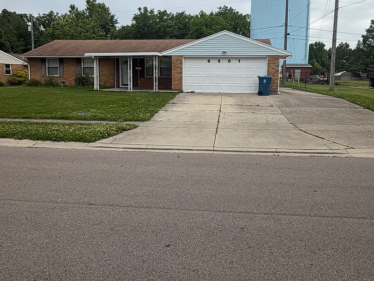 6501 Stonehurst Dr — Photo 1