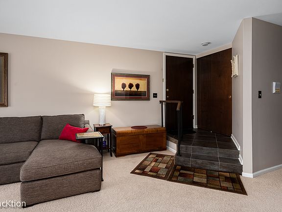 2nd image of 1014 Lakeland Ct #2A