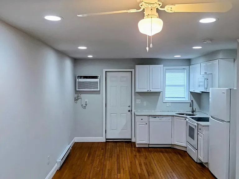 1224 Clover Ln — Photo 3