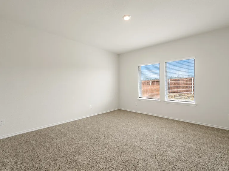 1570 Brooke Dr — Photo 8