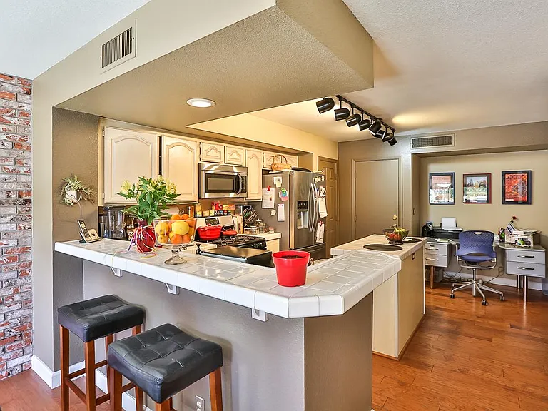 2657 Seashore Dr — Photo 12