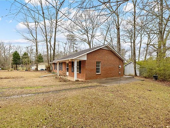 3rd image of 924 Polk Rd