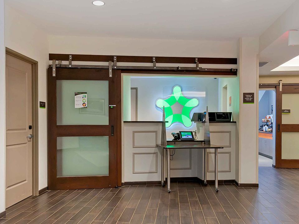 Lobby and Guest Check-in
