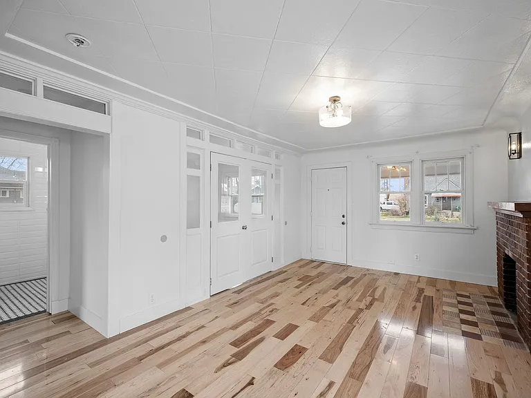 2618 N Ash St — Photo 4