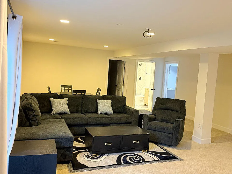 5675 Spriggs Rd #BASEMENT