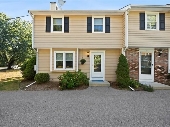 6 Robin Cir APT 1, Norton, MA 02766