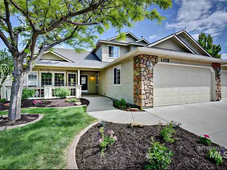 1378 W Great Basin Dr — Photo 1