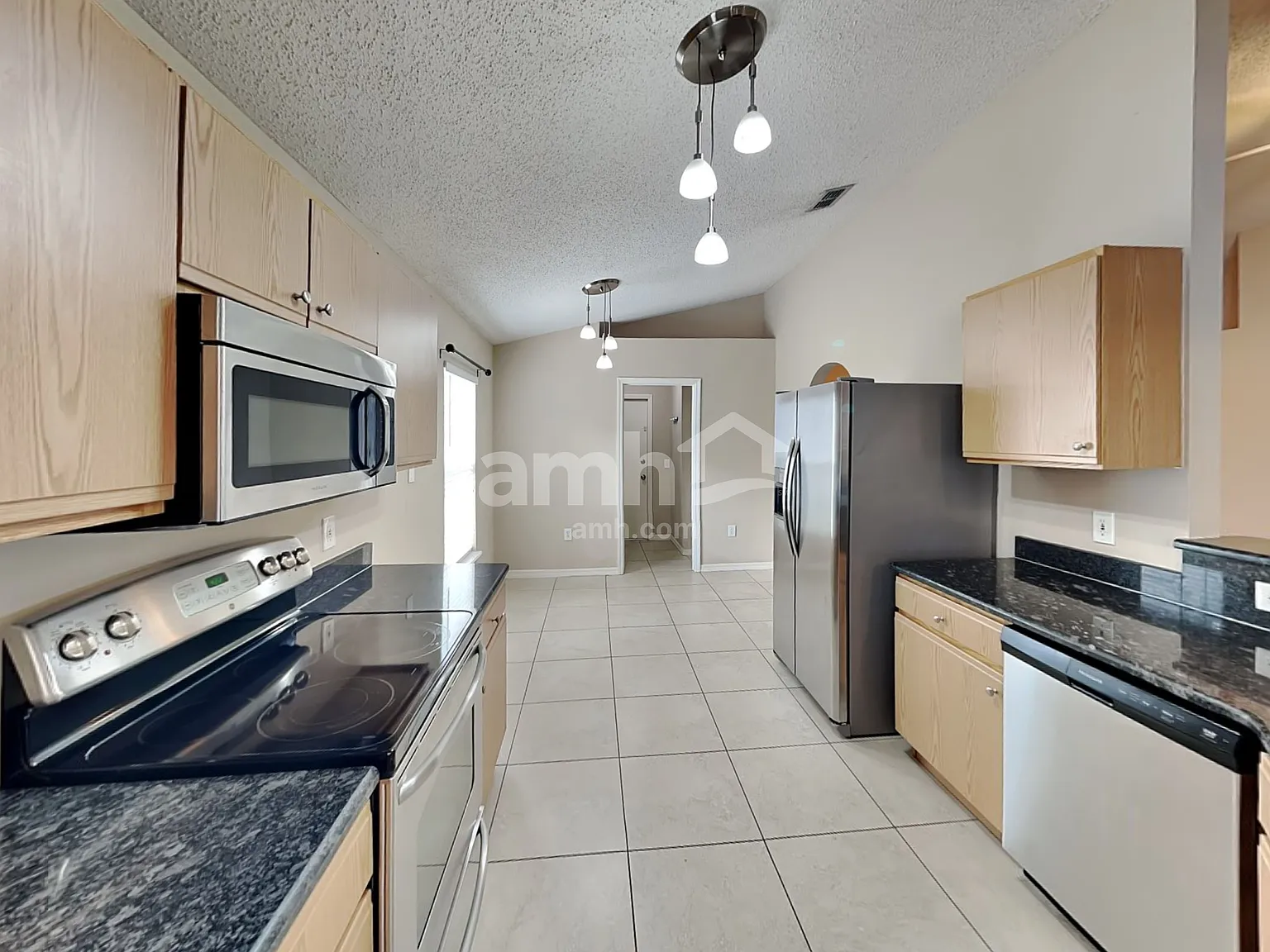 3 bed, 2.0 bath, 1874 sqft, $2,490 — Photo 4