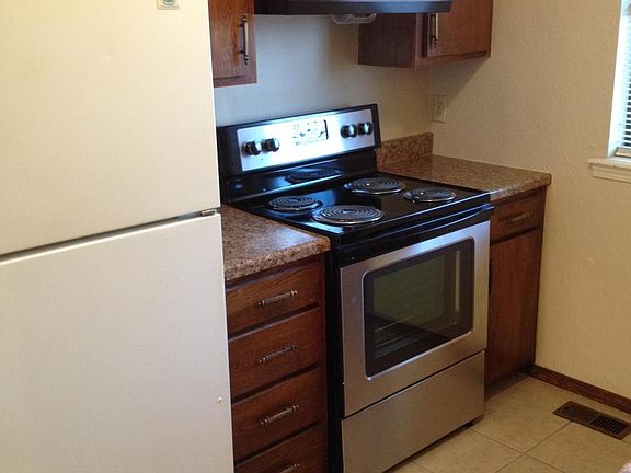 Kitchen Oven & Refrigerator