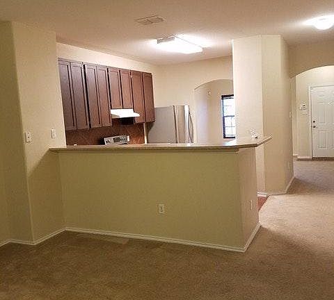 4th image of 814 Rivera Way