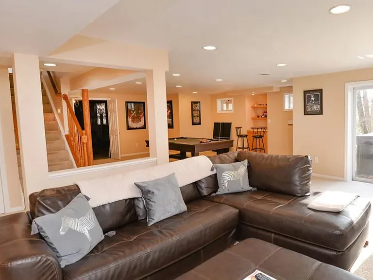 1867 Grovepointe Dr — Photo 9