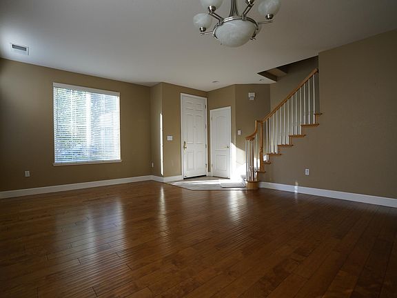 3rd image of 287 Chiquita Ave