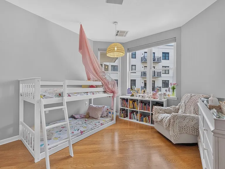 1200 Grand St #429 — Photo 16