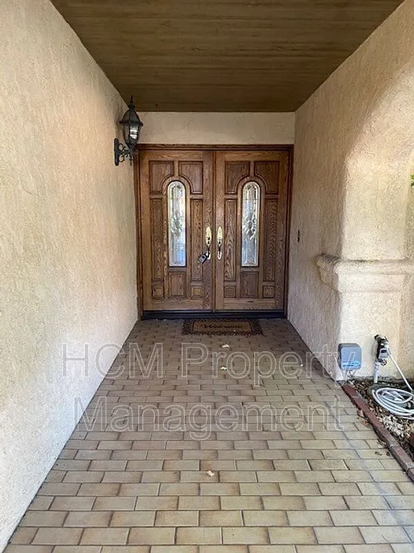 3 bed, 2.0 bath, 2452 sqft, $4,700 — Photo 3