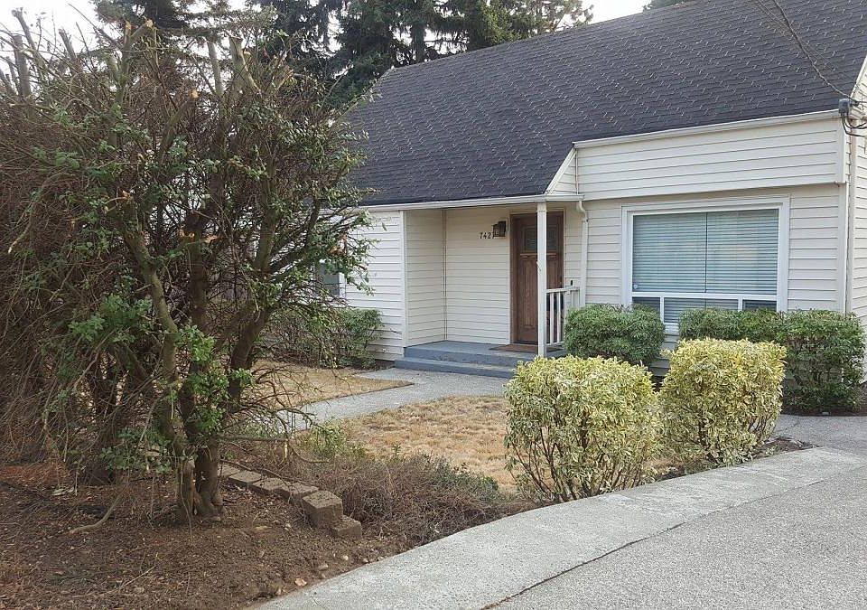 front of home. hedge has been removed for easier landscaping.