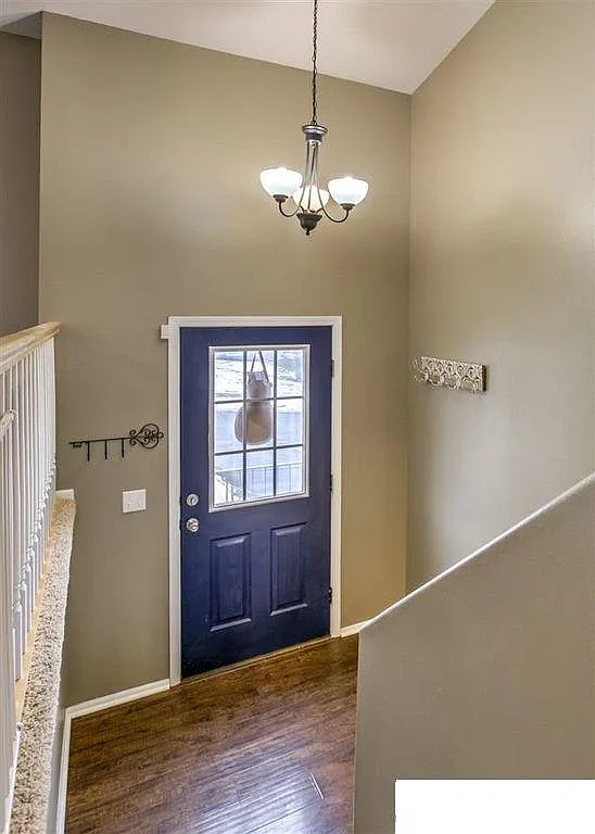 3 bed, 1390 sqft, $2,100 — Photo 2