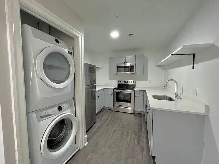306 W Franklin — Photo 10