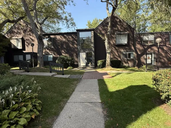 150 Carberry Hill Ct APT C, Kalamazoo, MI 49006