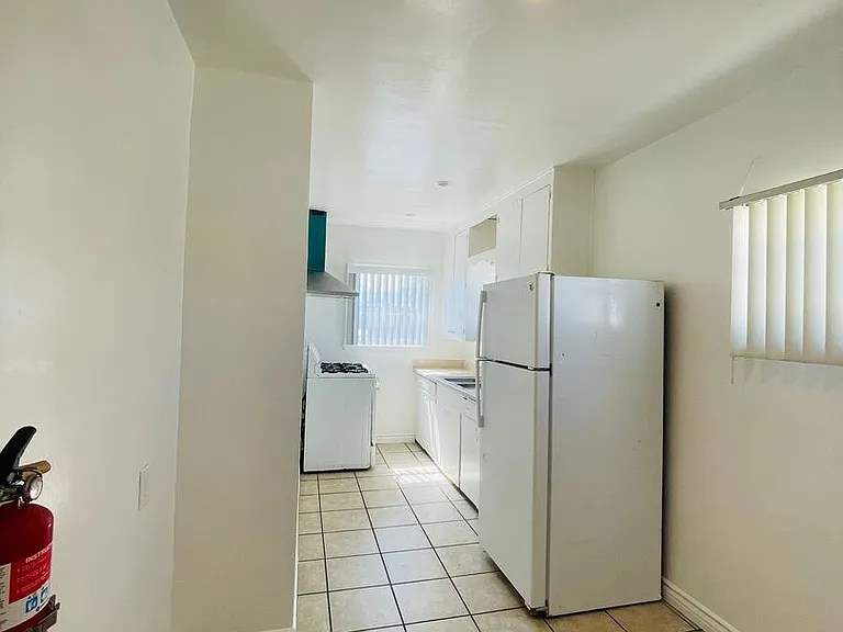 158 N Ventura Ave — Photo 15