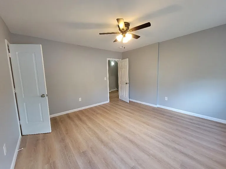 30 Beacon Ave — Photo 12