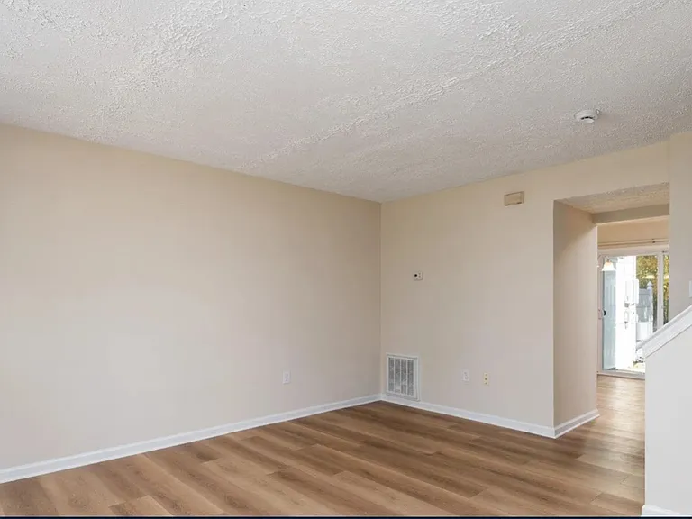2431 W Rosecroft Village Cir — Photo 6