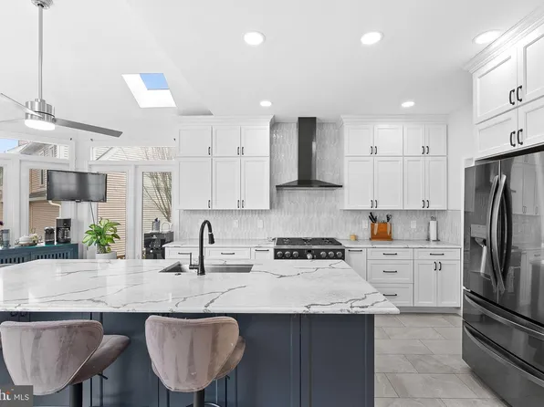 8605 Woodwren Ter, Fairfax Station, VA 22039