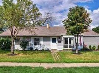 124 Edgewood Dr, Streamwood, IL